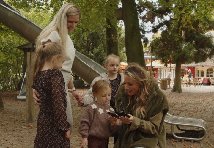 Illustratie bij: Sta jij ook nooit op foto’s? Met deze camera maak jij momenten tastbaar en nóg waardevoller