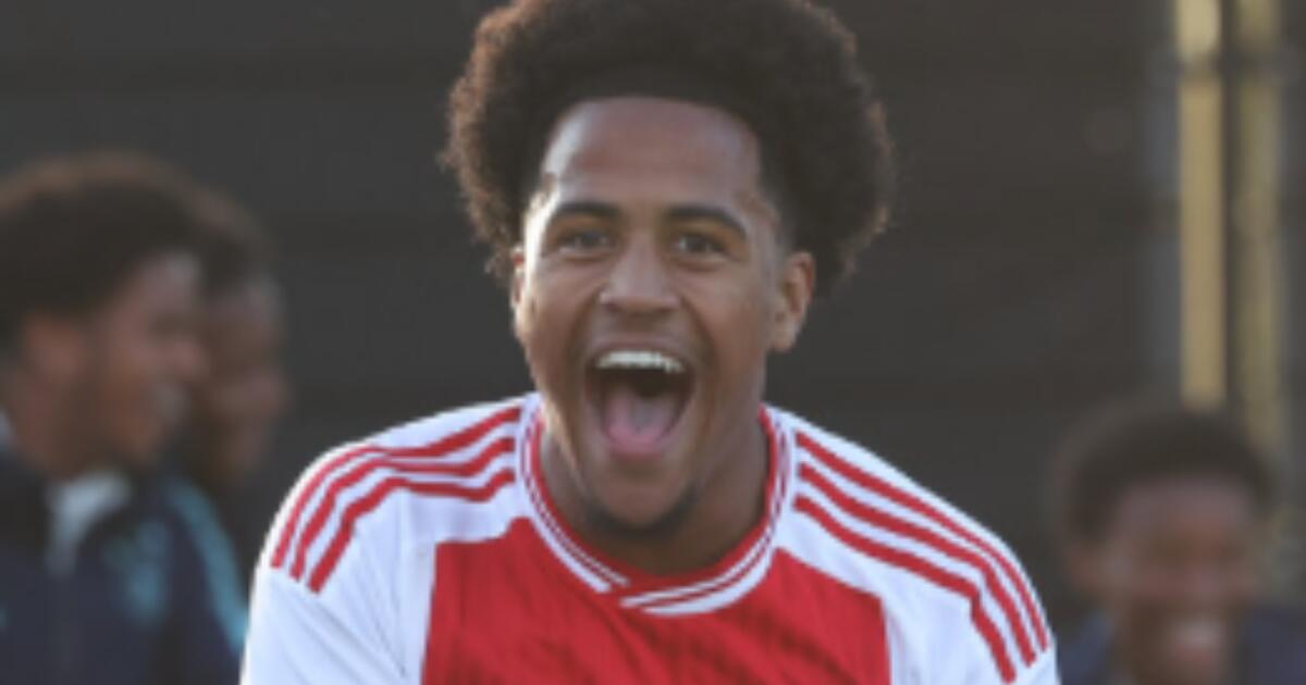 'Ajax-talent krijgt dramatisch nieuws en is maanden afwezig'