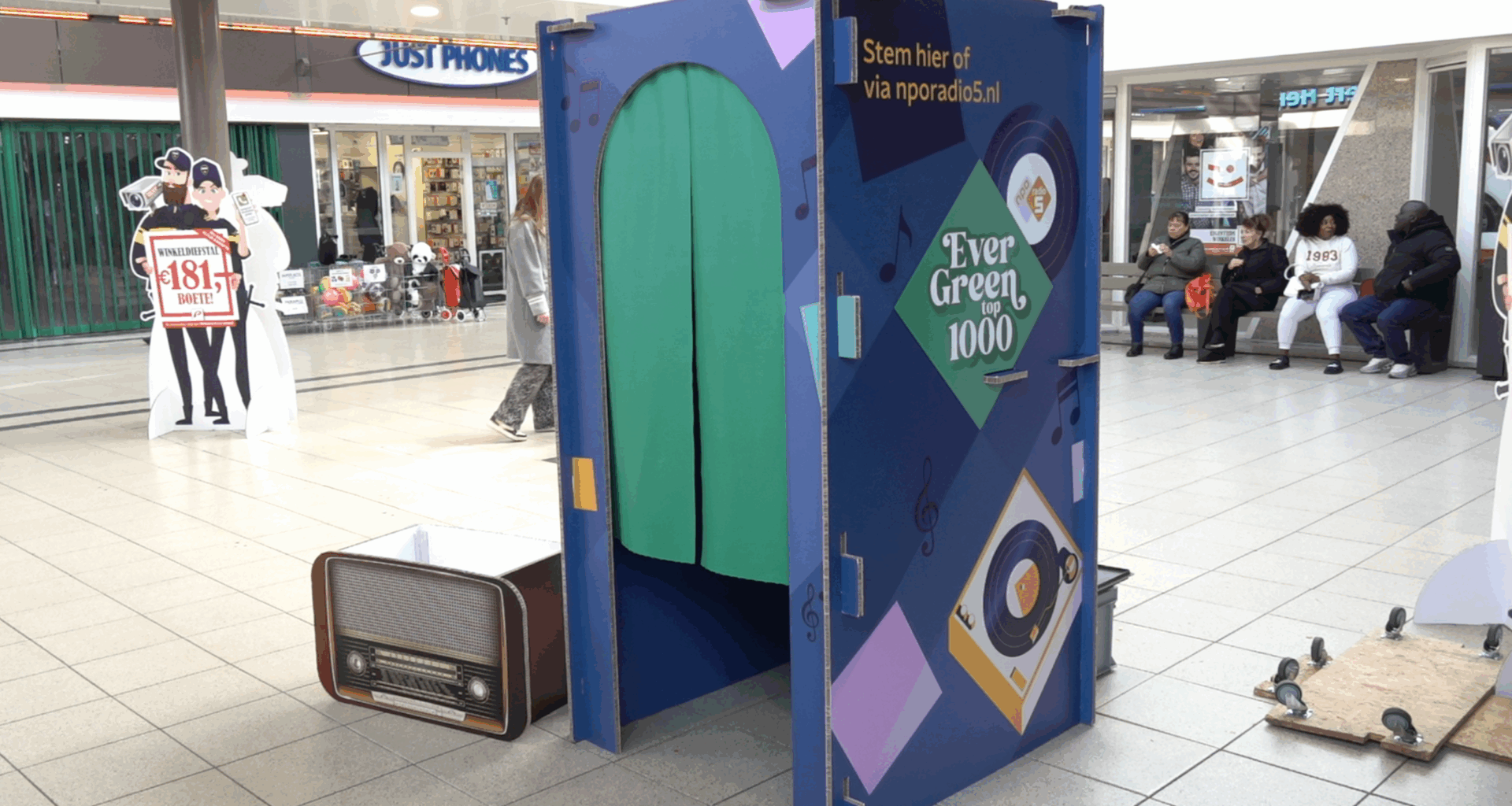 Wat deed dit stemhokje in winkelcentrum Paddepoel?