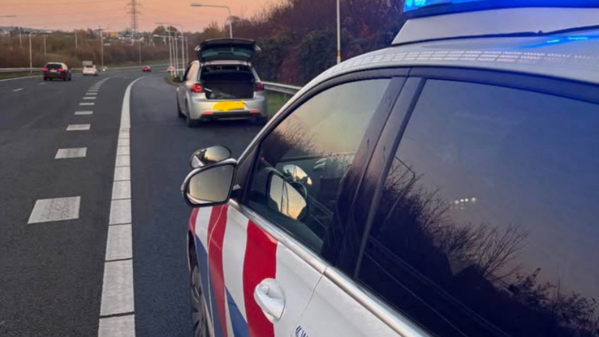 Politie haalt kind (6) in Limburg uit auto omdat vader met drugs op achter stuur zit - De Telegraaf