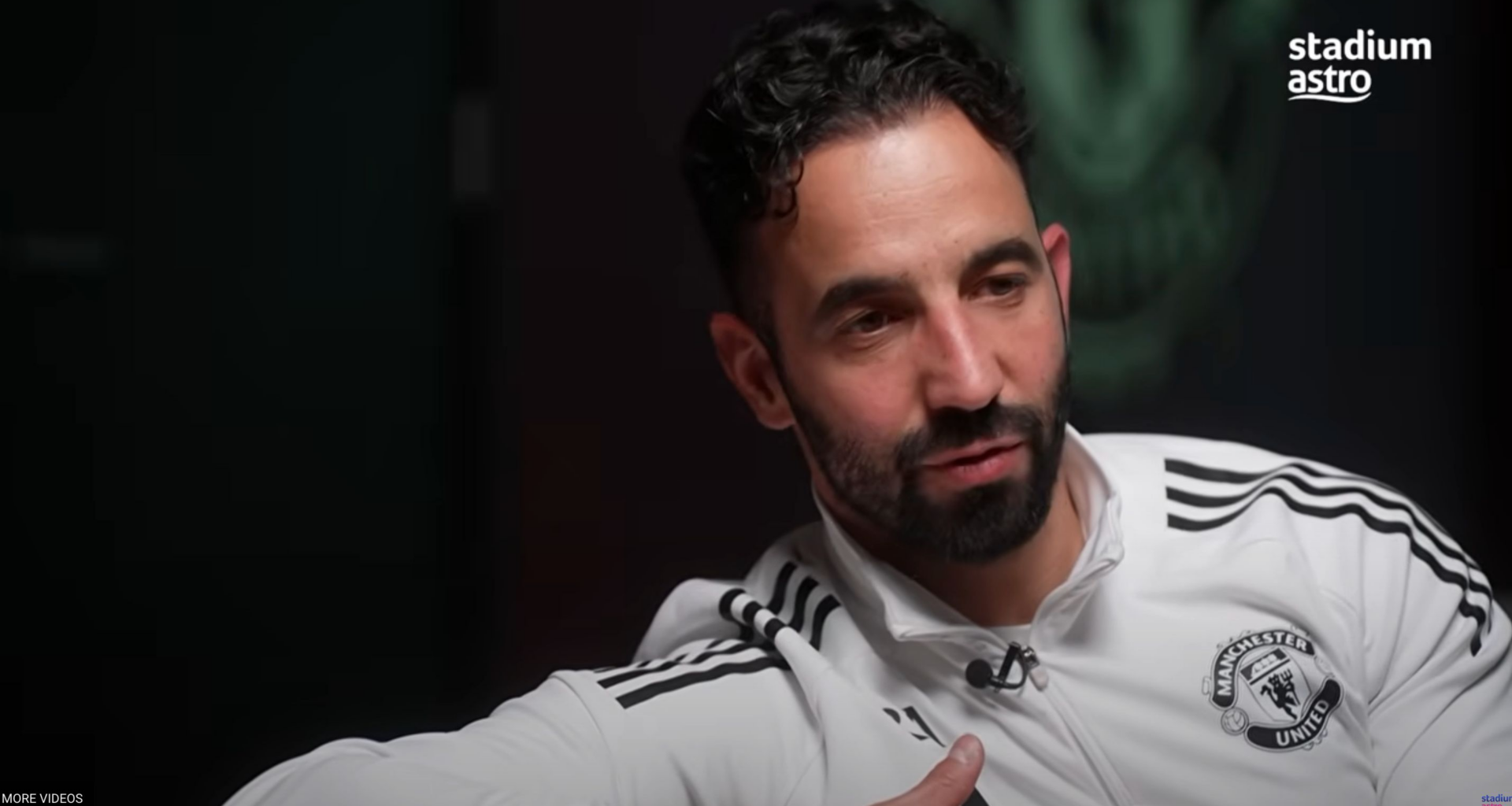 Manchester United-coach Rúben Amorim begint in live interview plotseling over Ajax