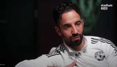 Manchester United-coach Rúben Amorim begint in live interview plotseling over Ajax