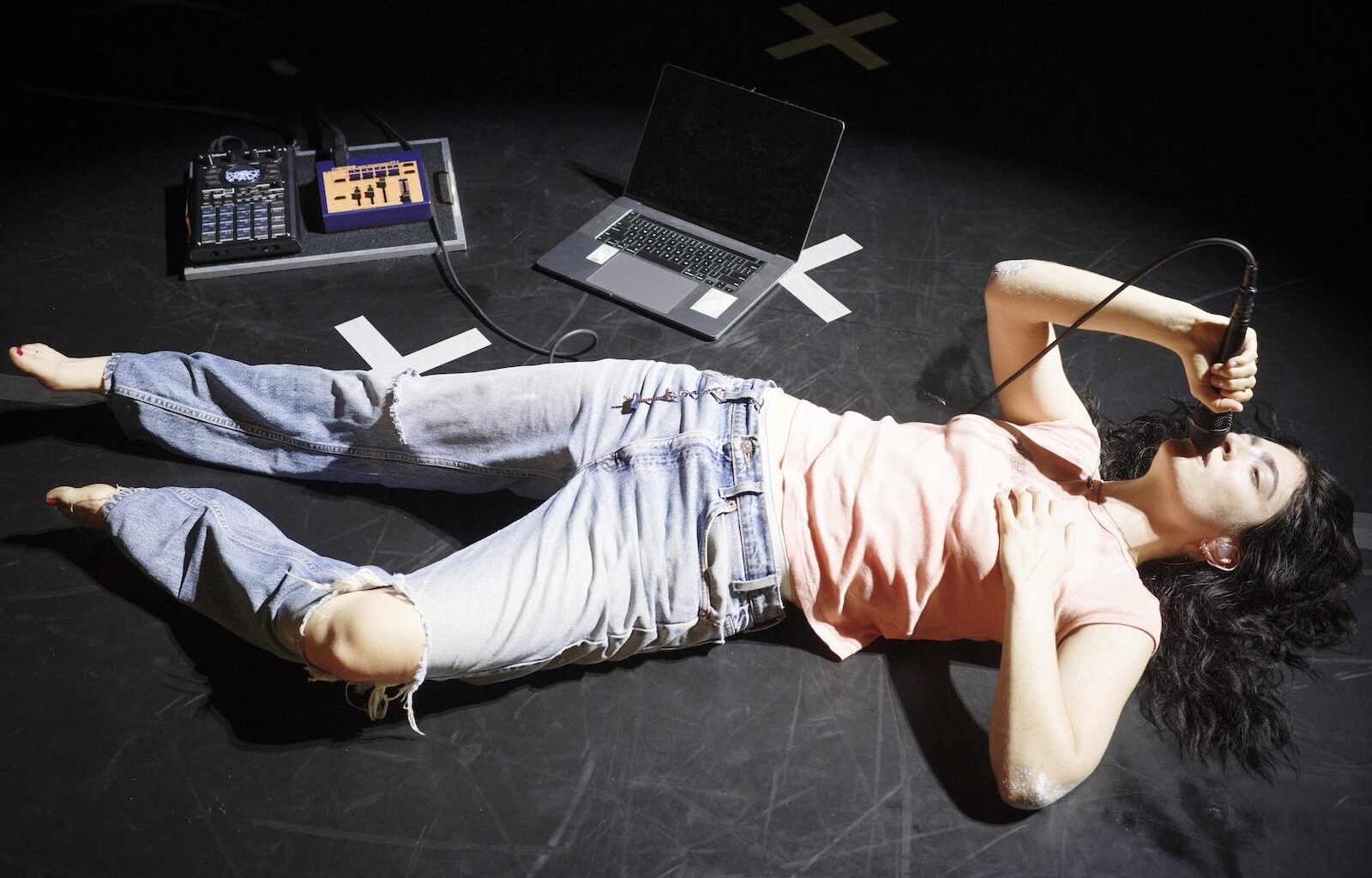 Lorde imponeert in AFAS Live met onorthodoxe popshow