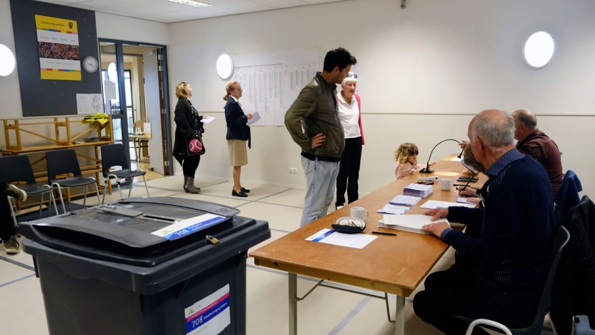 Zoveel verdien je als stembureaulid of stemmenteller bij de verkiezingen van 2025