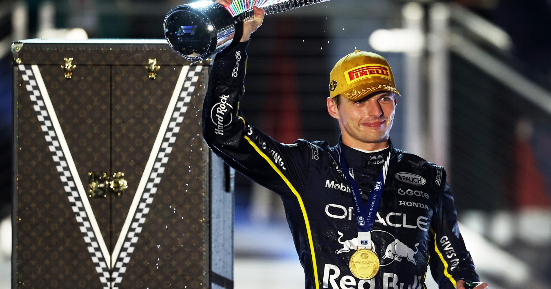 Blije Verstappen geniet van winnend Red Bull: "Grote motivatieboost!"