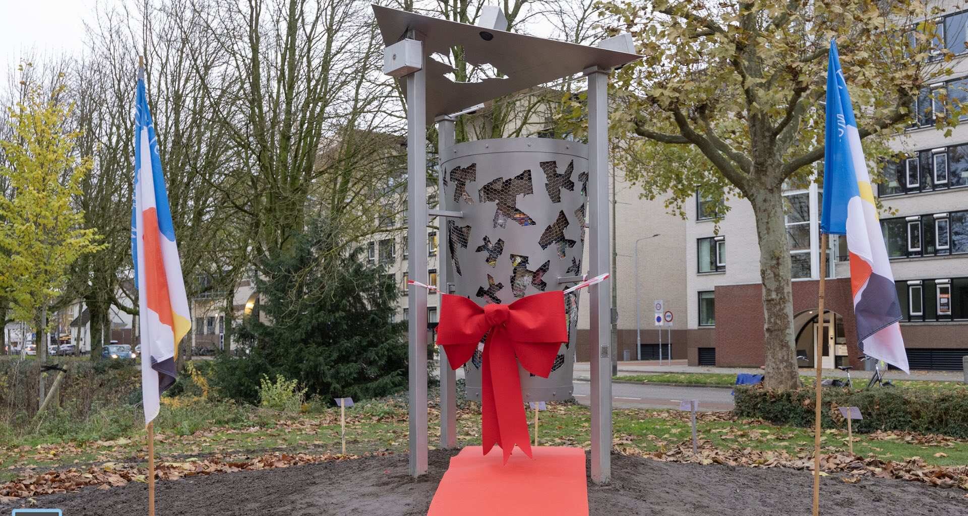 Vervormer met Romeins hout onthuld in Kasteelpark Nijenborgh