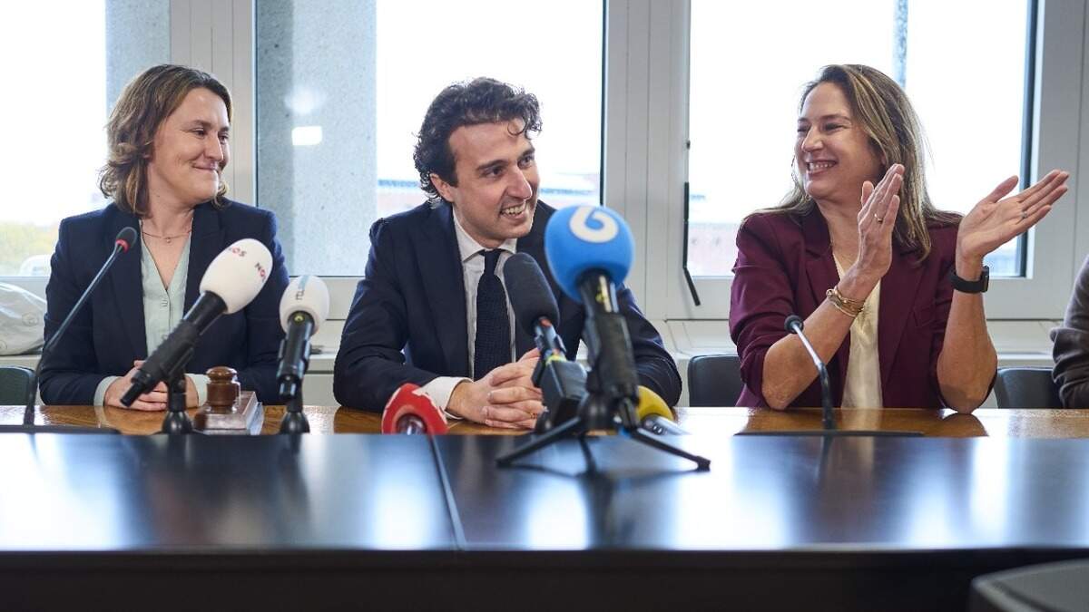 Kati Piri (l) is door de GL/PvdA-fractie gekozen om in het parlement de vervanger van Jesse Klaver te worden. Partijgenote Marjolein Moorman (r) krijgt diezelfde titel.