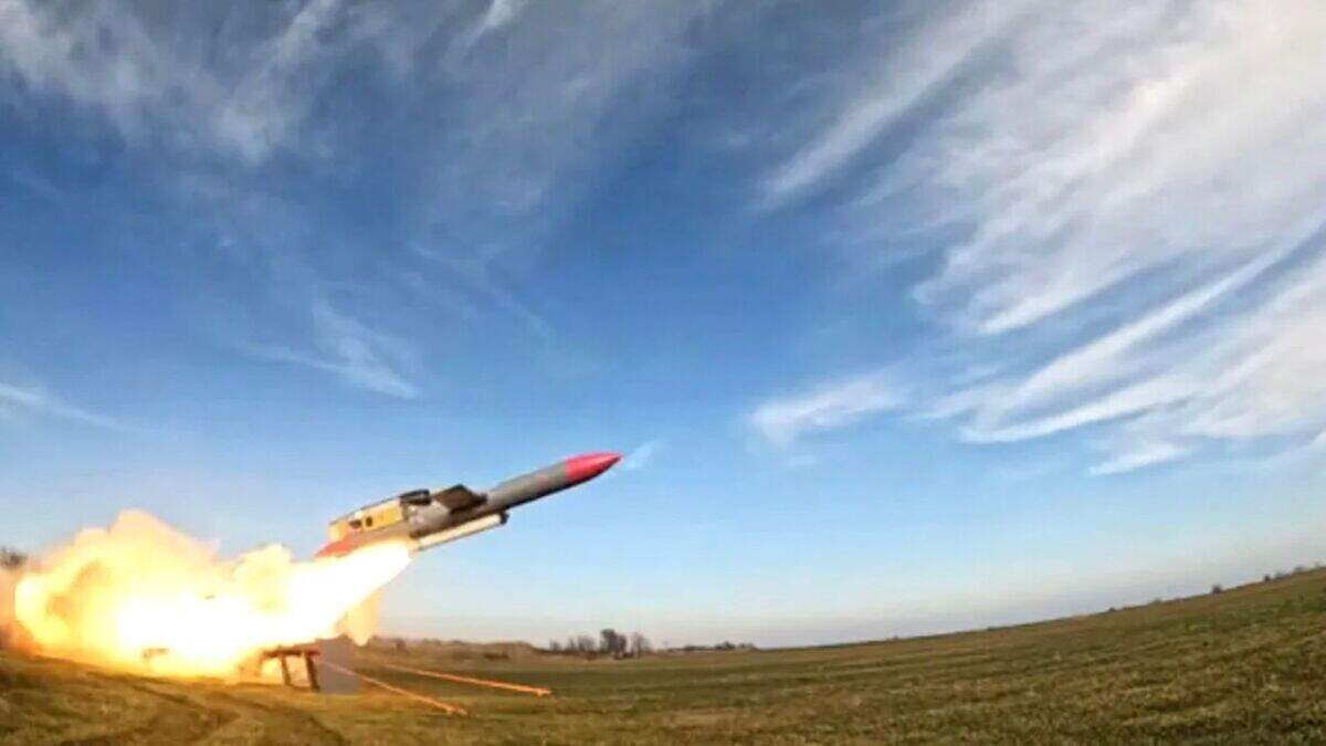 Volgens de generale staf werden olieopslagplaatsen en andere militaire doelen geraakt met de in Oekraïne geproduceerde Flamingo-raketten.