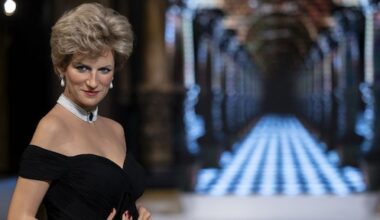 Frans wassenbeeldenmuseum onthult prinses Diana in 'revenge dress'