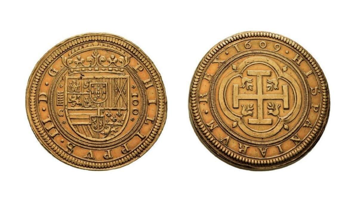 De munt, een zogenoemde centén ter waarde van 100 escudos, werd geslagen in Segovia tijdens de regeerperiode van koning Filips III (1578–1621).