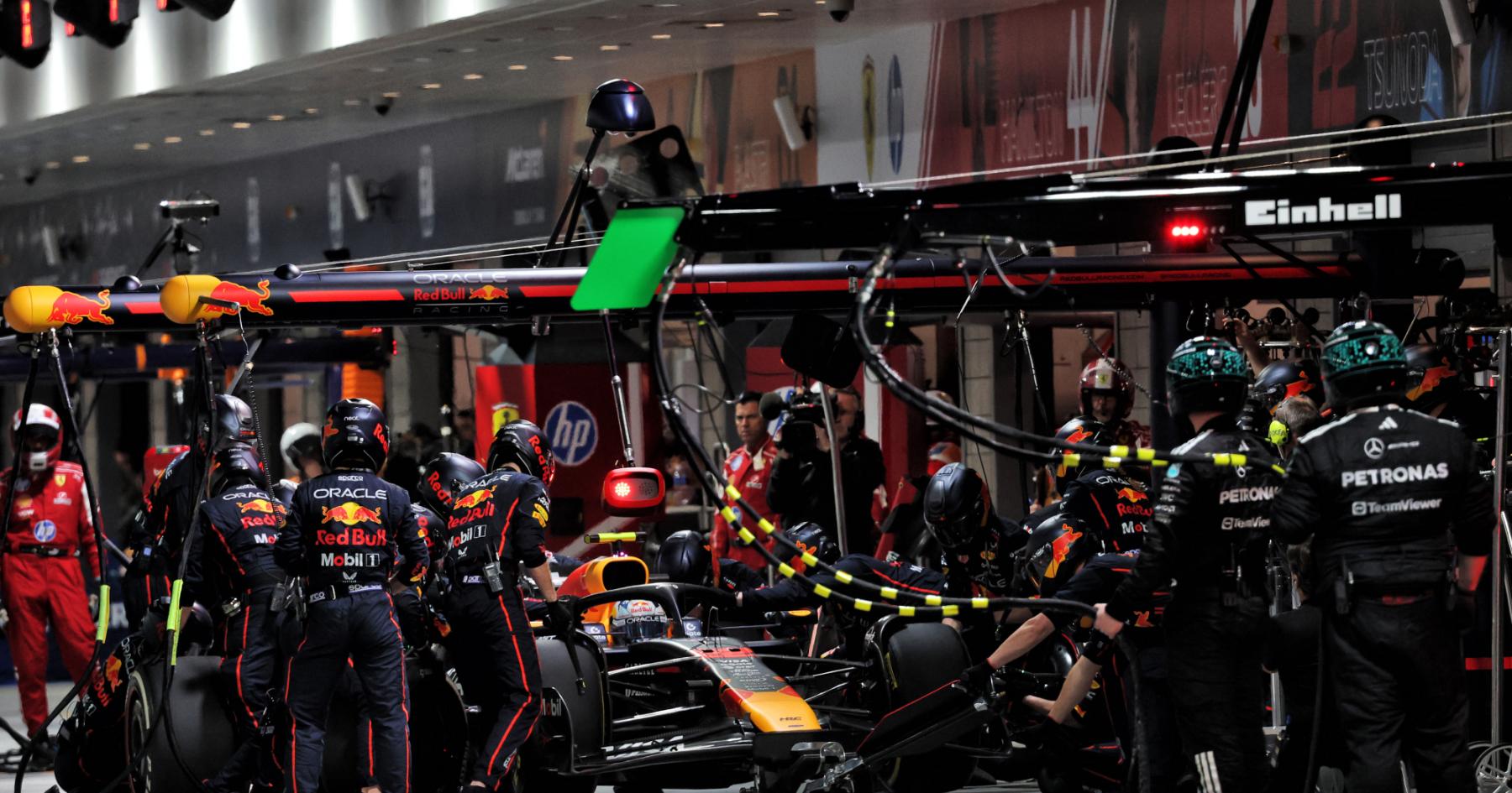 Red Bull pakt dubbele 'zege' en breekt magische grens in Las Vegas