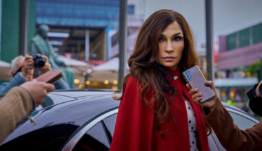 Recensie Netflix-serie 'Amsterdam Empire': de bitterzoete wraak van een voormalig Bondgirl en superheldin