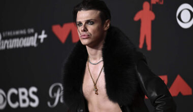 Yungblud zegt tournee voor rest van het jaar af na “zorgwekkende testen” bij dokter