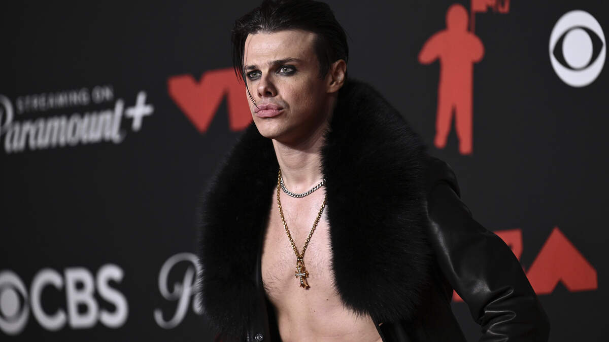 Yungblud zegt tournee voor rest van het jaar af na “zorgwekkende testen” bij dokter