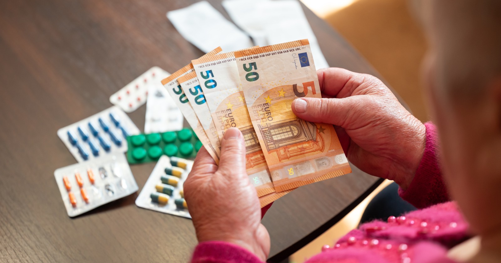 Zorgtoeslag omlaag in 2026: bereken hier hoeveel je per maand krijgt