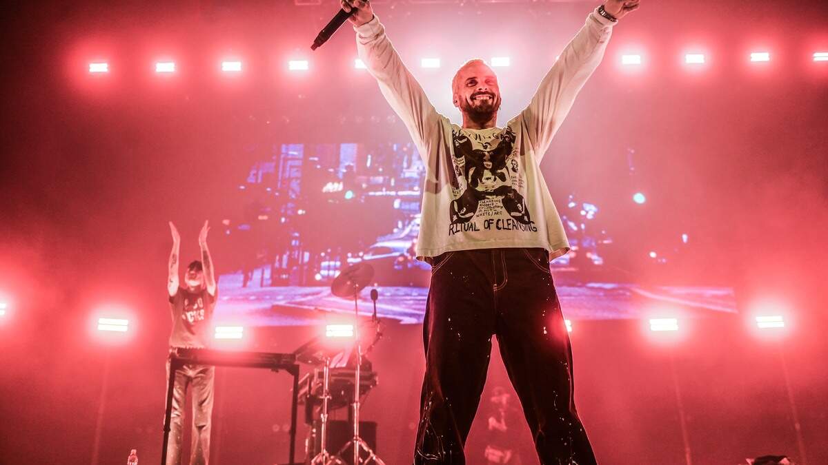 Zwangere Guy in de ING Arena: liefde voor zijn moeder, woede over de politiek ★★★☆☆ - De Standaard