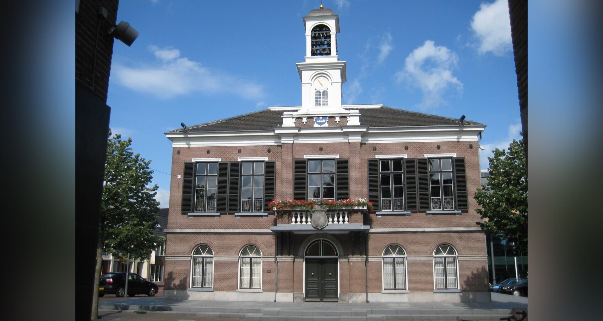 Torentje Barnevelds gemeentehuis kleurt volgende week oranje - Barneveldse Krant