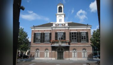 Torentje Barnevelds gemeentehuis kleurt volgende week oranje - Barneveldse Krant