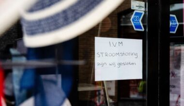 Nee, je tv is niet stuk: met dit reclamespotje vraagt de overheid aandacht voor grote stroomstoring