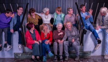 Met 16 onervaren senioren op de bühne voor een persoonlijk verhaal over Alzheimer