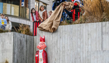 Beeldje van Sinterklaas vernield en gejat aan Hasseltse Kanaalkom