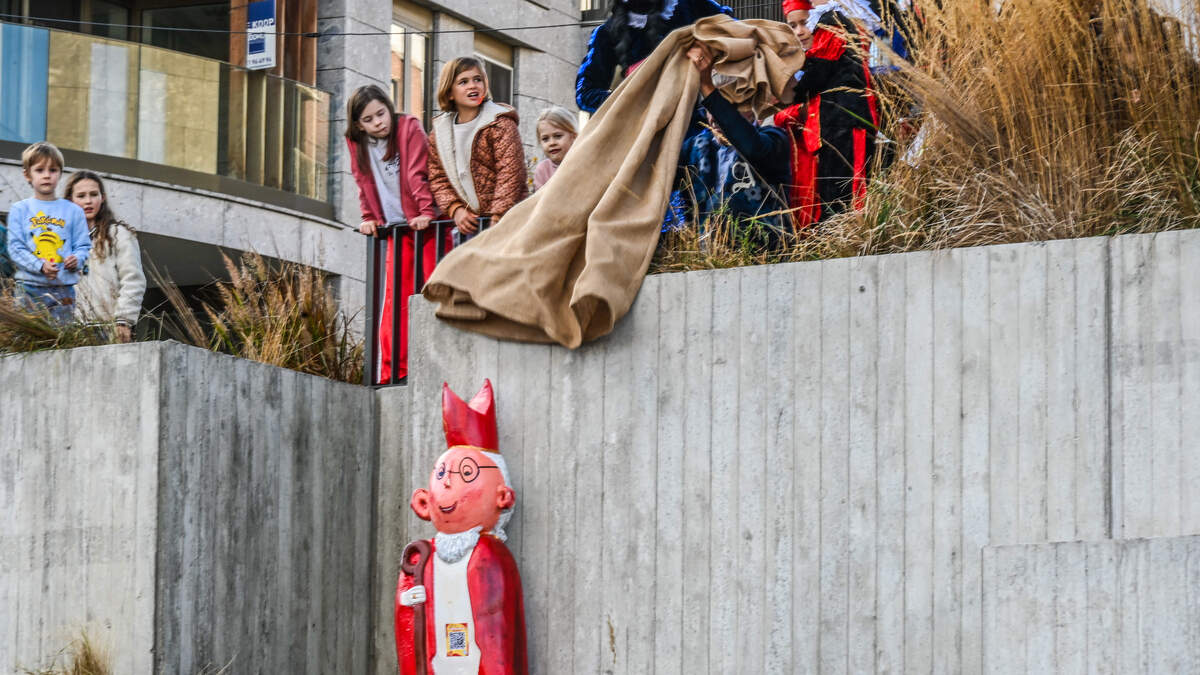 Beeldje van Sinterklaas vernield en gejat aan Hasseltse Kanaalkom