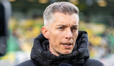 Jong Ajax-trainer Weijs gefrustreerd na nederlaag tegen Helmond Sport