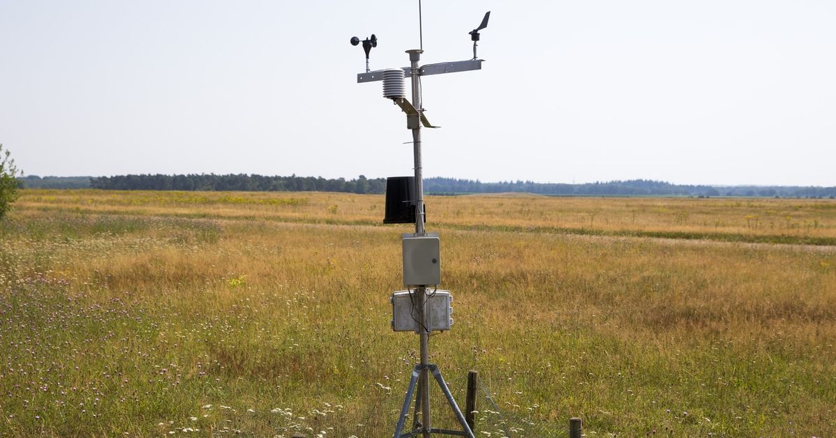Weerstation Eelde 35 meter verplaatst: 'Metingen weken af door kuil en zonnepark'