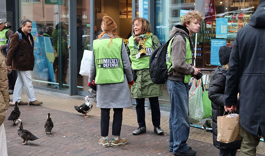 Veel belangstelling voor actie Milieudefensie bij Albert Heijn