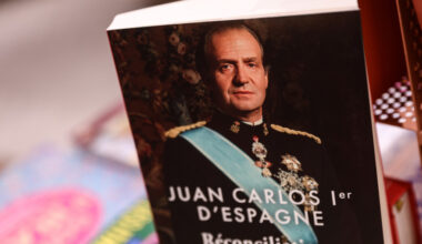 Spaanse schandalenkoning Juan Carlos komt met memoires: 'Hij vond Diana koud en afstandelijk'