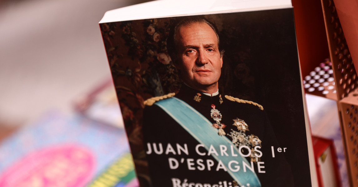 Spaanse schandalenkoning Juan Carlos komt met memoires: 'Hij vond Diana koud en afstandelijk'