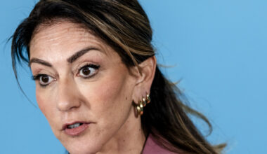 VVD-leider Dilan Yesilgöz zal 'morrend akkoord gaan' met formatieplan Koolmees: 'Ze is op de vingers getikt'