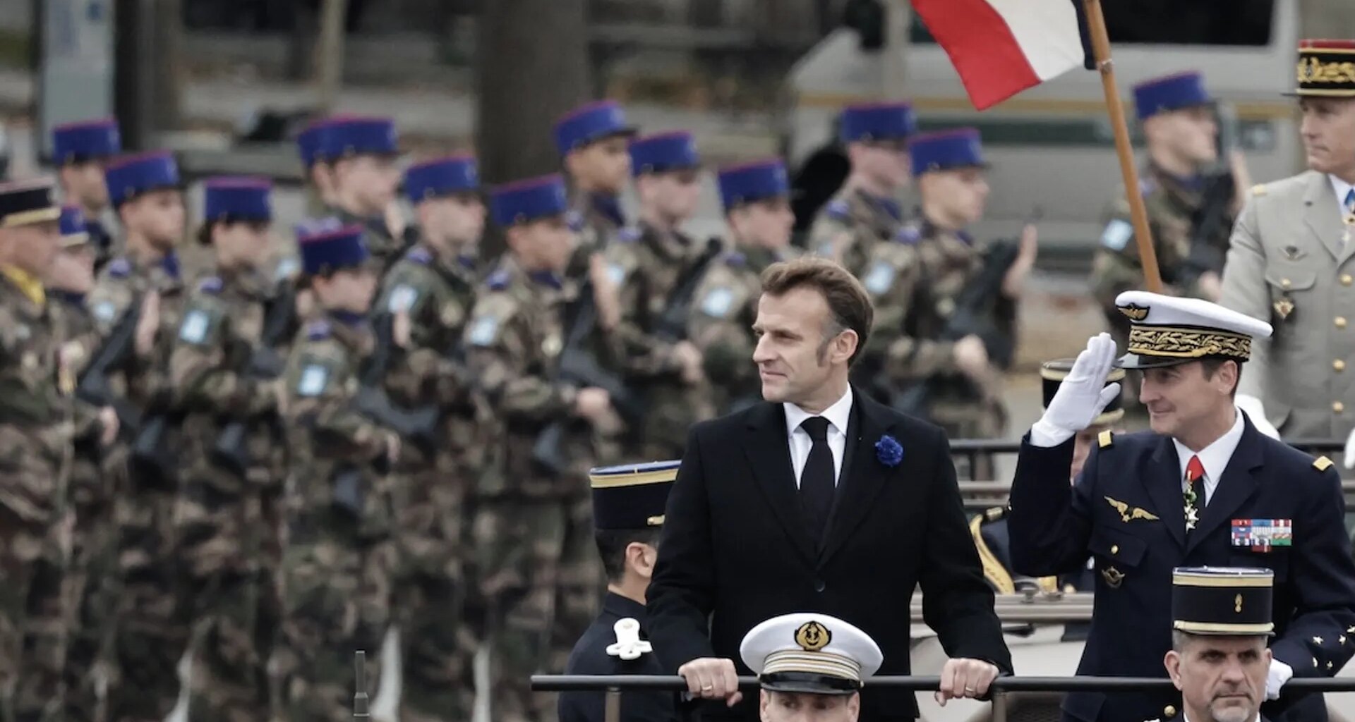 Stafchef Franse strijdkrachten: 'Ouders moeten weer bereid zijn hun kinderen op te offeren' - Joop