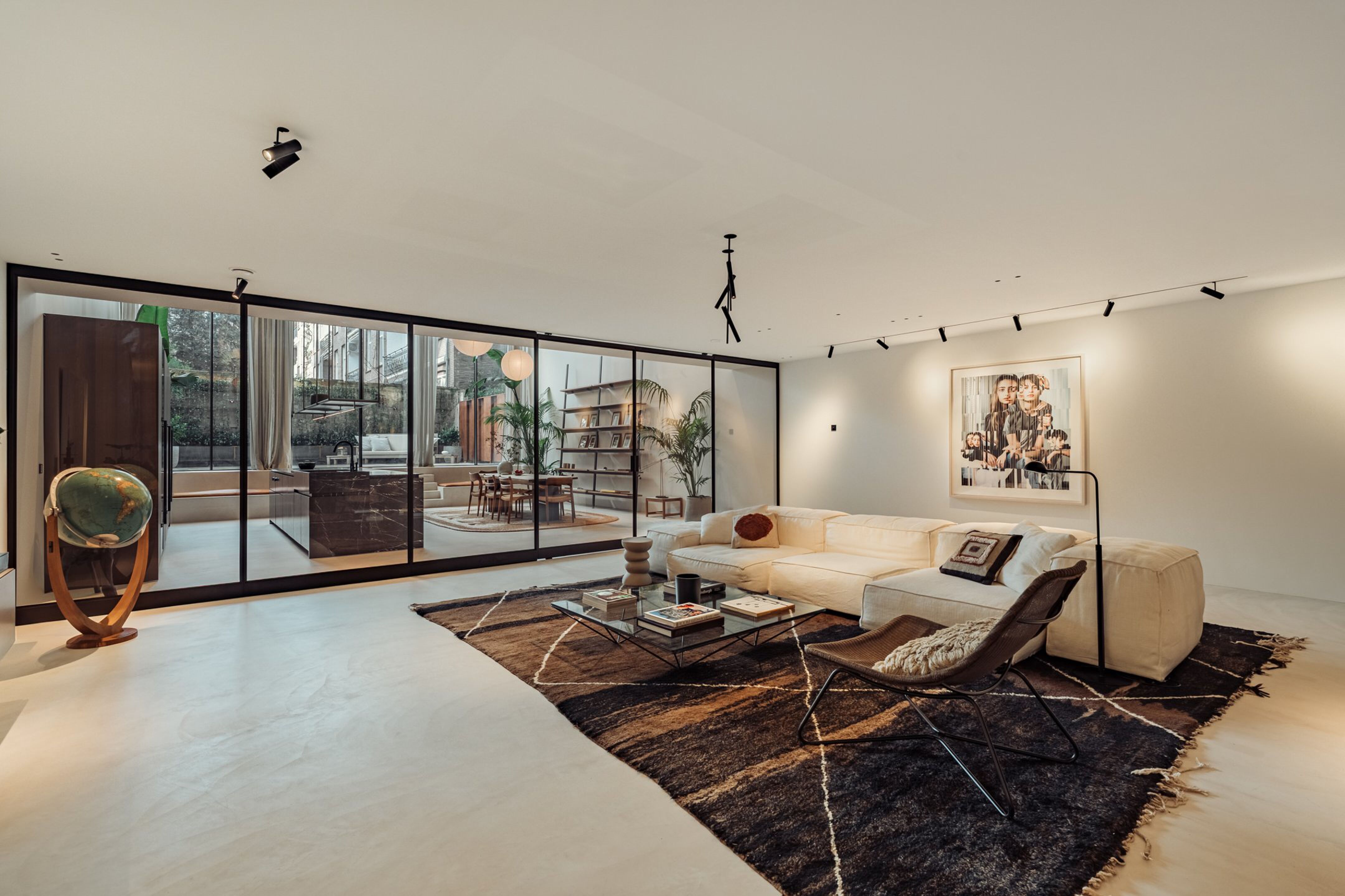 De binnenzijde van het appartement van Robine van der Meer in Amsterdam Oud-Zuid