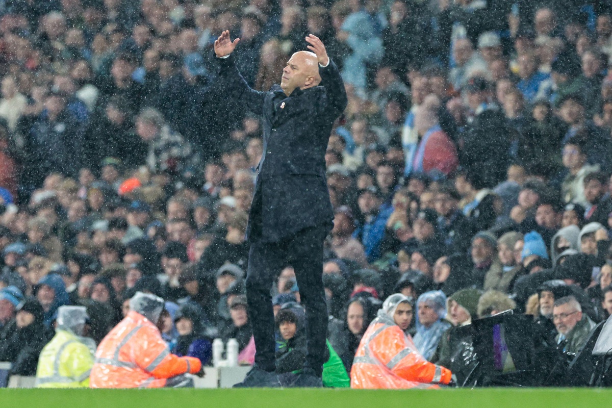 Foto: ‘Arne Slot belt opeens met Ajax’