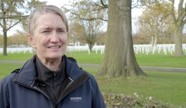 Amerikaanse Michelle Moore is een van die omwonenden die al zo'n 10 jaar voor een graf zorgt