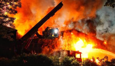 De brand bij de leerlooierij in mei (Foto: Jeroen Stuve / Persbureau Heitink.)