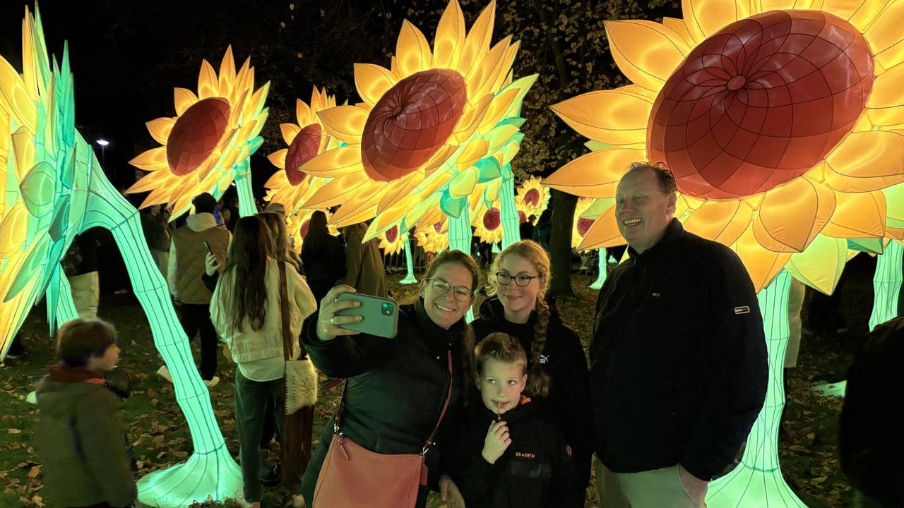 Ook in de lichttunnel kon je over de koppen lopen (foto: Rogier van Son).
