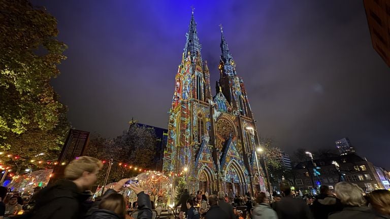 De Catharinakerk in volle glowrie (foto: Rogier van Son).