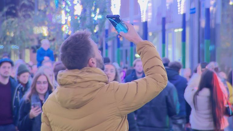 Ook dit past bij GLOW, kijken en vastleggen (foto: Omroep Brabant).