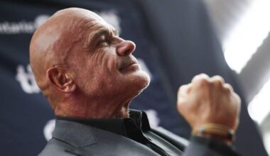 Vlnr: Bas Rutten, Cor Hemmers en zijn stiefzoons Ramon en Carlo Dekkers bij de molen in Zevenbergen (foto: Cor Hemmers).