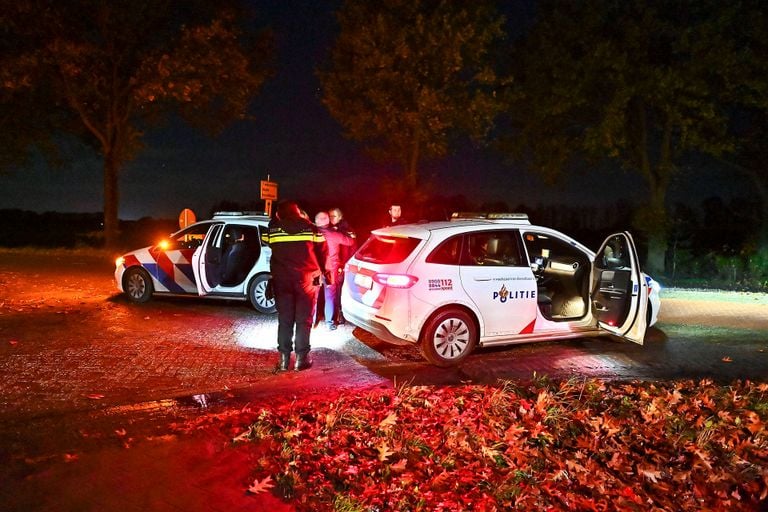 De politie nam de bestuurster mee naar het politiebureau (foto: Rico Vogels/Persbureau Heitink).