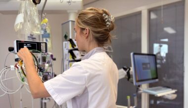 Kaylee van Elderen doet als verpleegkundige mee aan de pilot (Foto: Jeroen Bosch ziekenhuis).