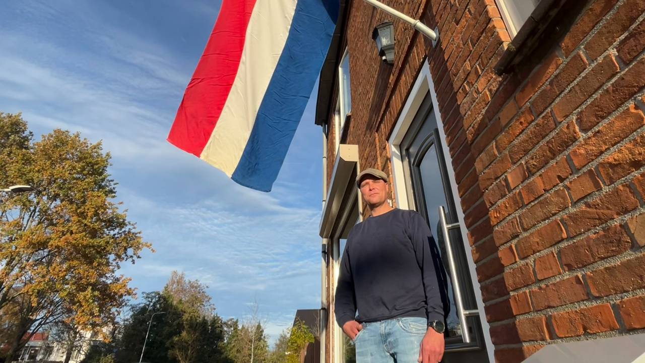 Wim Hollemans bij zijn huis in Moerdijk. (Foto: Omroep Brabant)