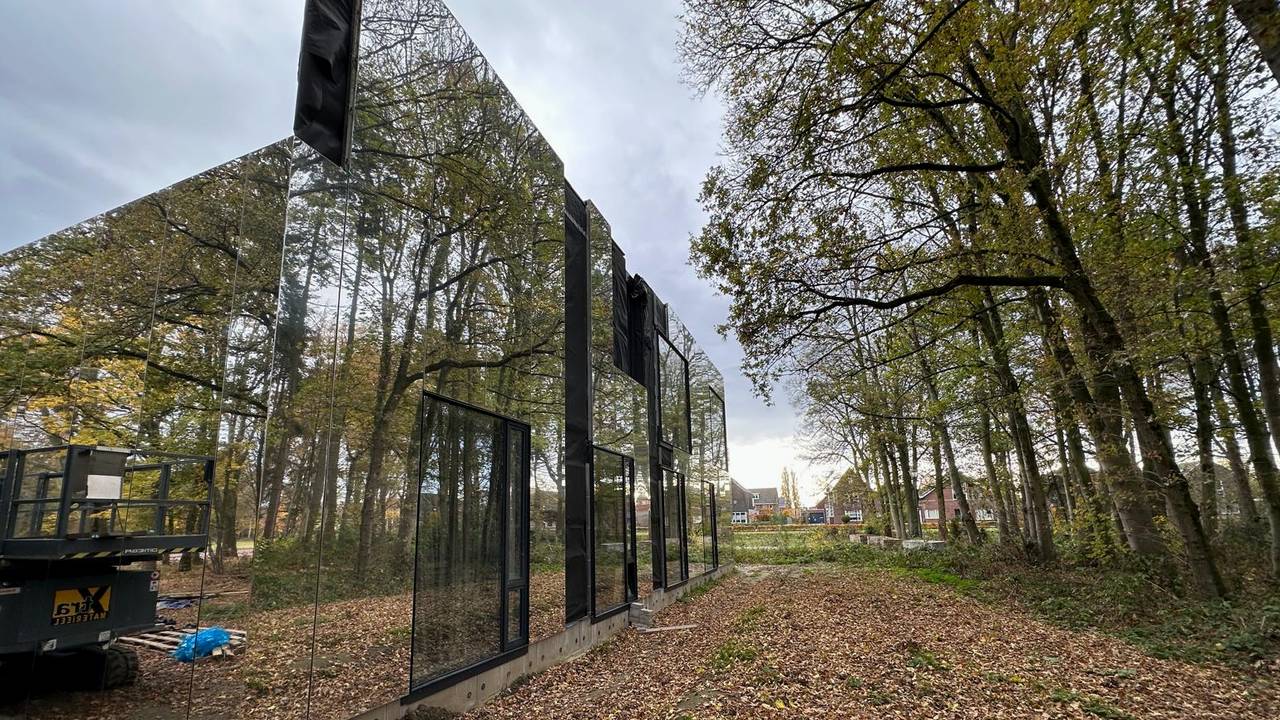 De spiegelvilla in Meerhoven (foto: Rogier van Son).
