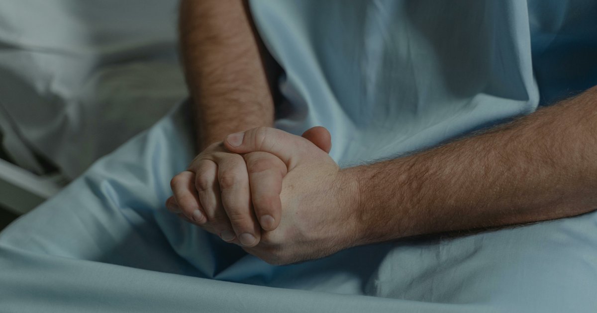 Een man in het ziekenhuis