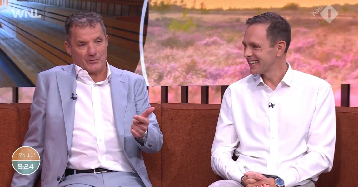 De Bevers ondervragen BN'ers in de sauna: 'Alleen Johan Derksen mag driedelig pak aanhouden'