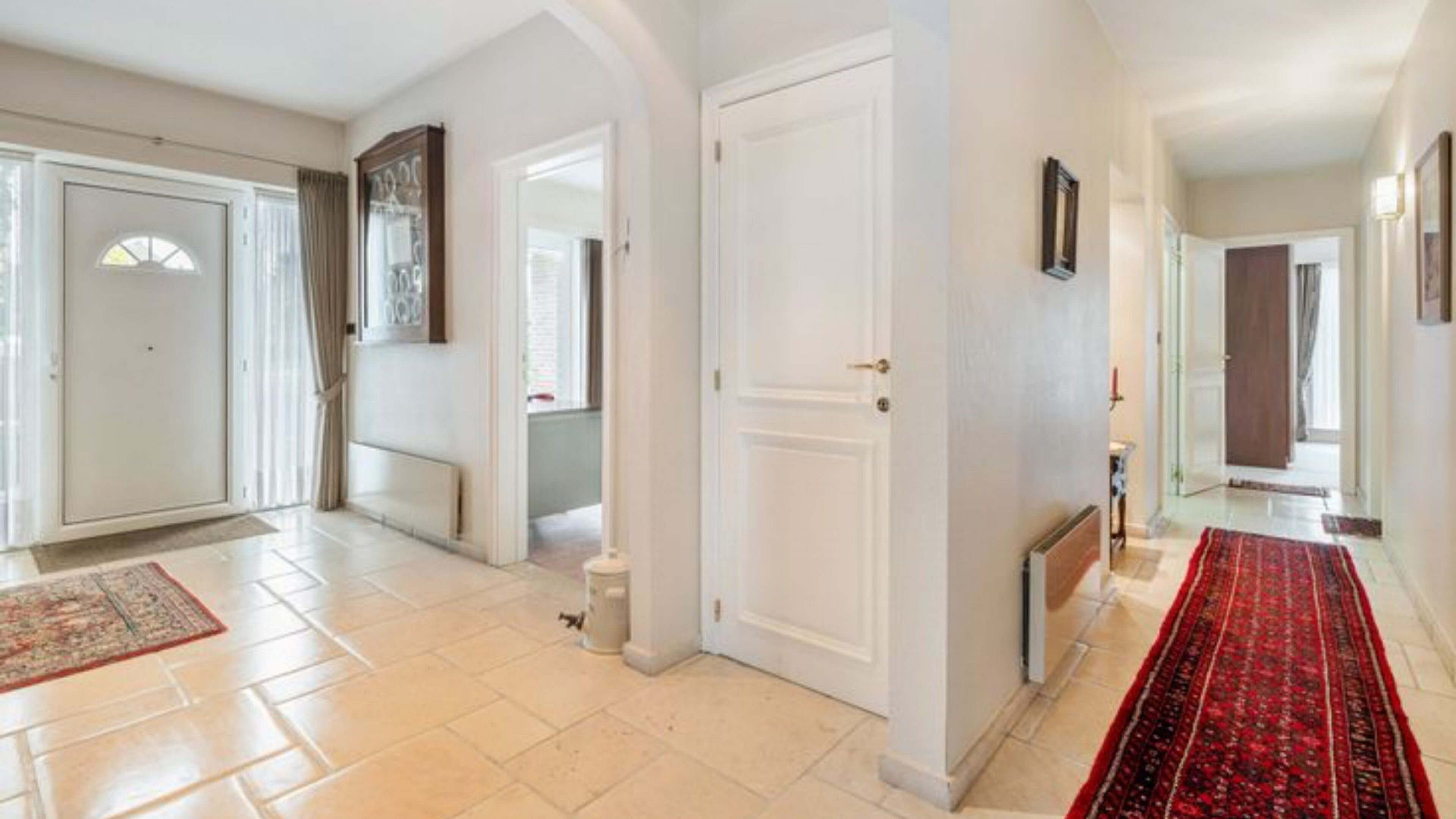 Binnenkijken in de nieuwe buitenlandse villa van stylist Roy Donders