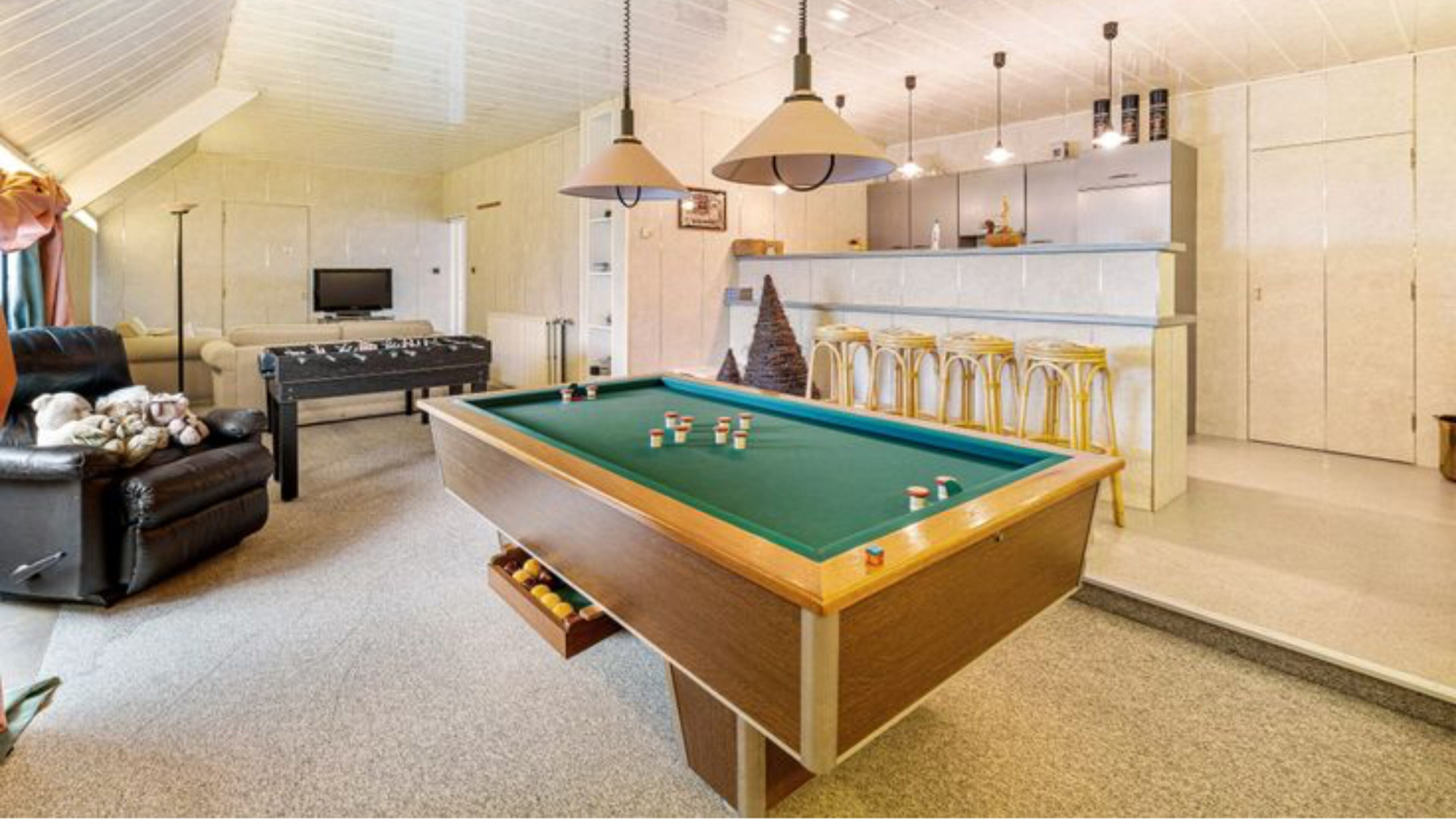 Binnenkijken in de nieuwe buitenlandse villa van stylist Roy Donders