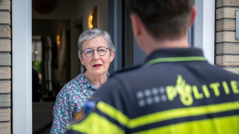 Oudere mevrouw uit campagne tegen nepagenten